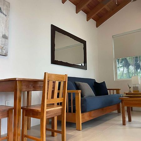 Weezie'S Ocean Front Hotel And Garden Cottages Caye Caulker Exterior foto