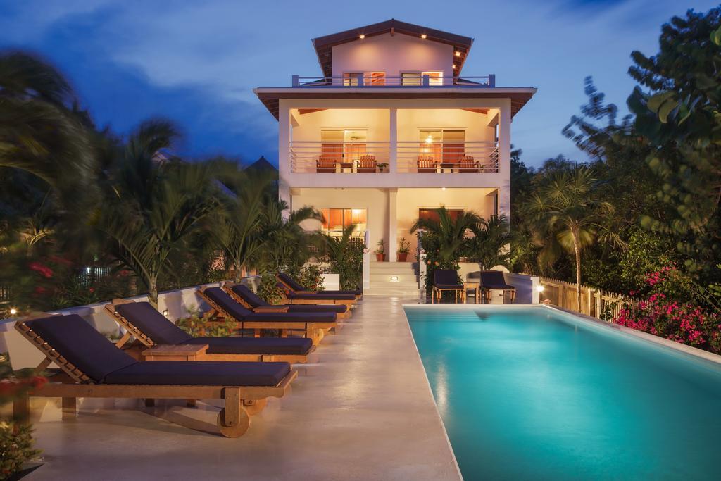 Weezie'S Ocean Front Hotel And Garden Cottages Caye Caulker Exterior foto