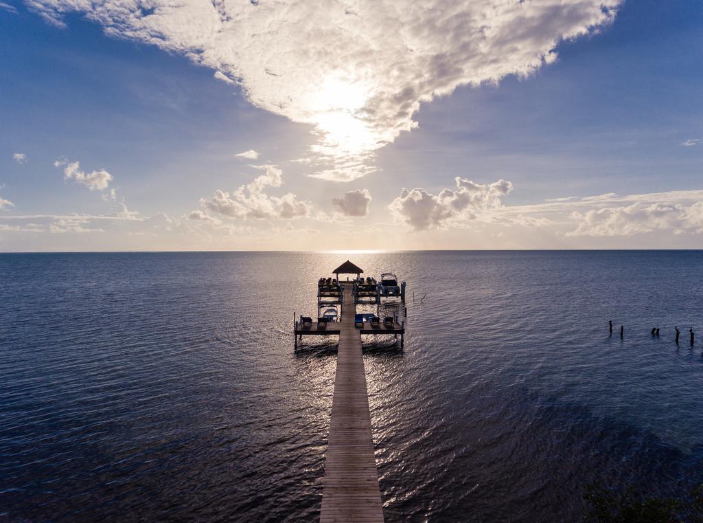 Weezie'S Ocean Front Hotel And Garden Cottages Caye Caulker Exterior foto