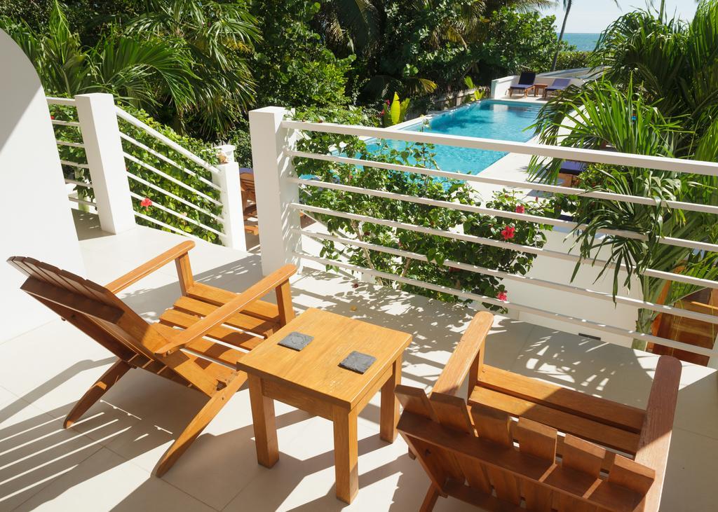 Weezie'S Ocean Front Hotel And Garden Cottages Caye Caulker Exterior foto