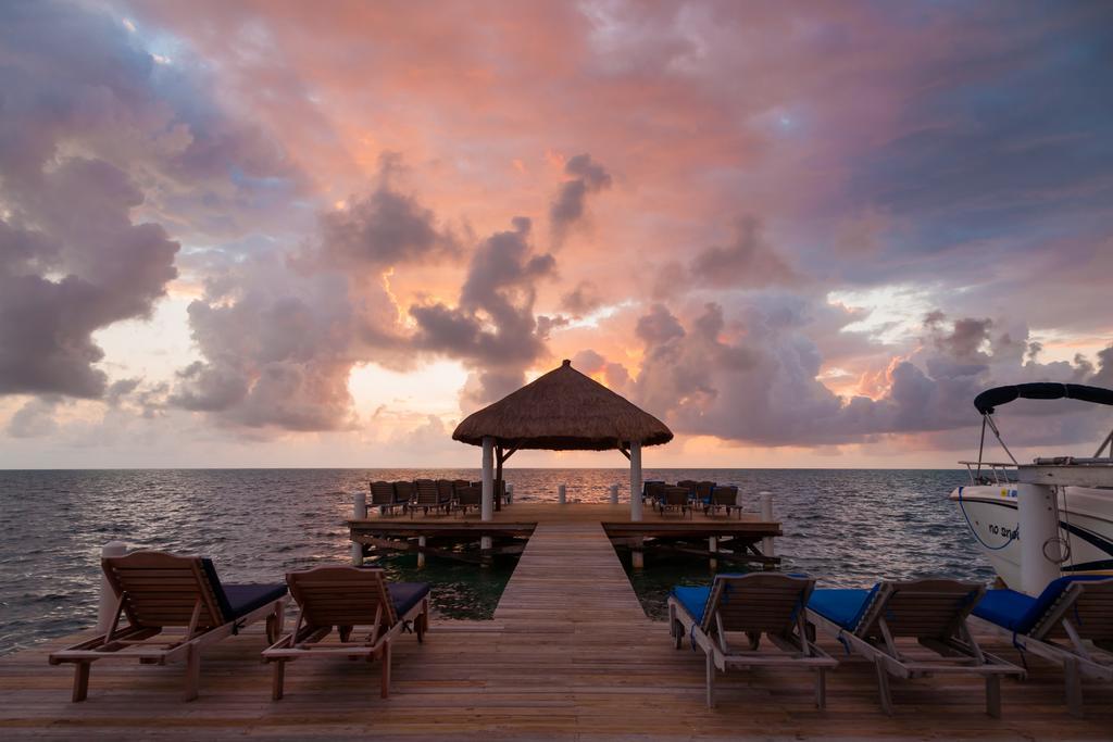 Weezie'S Ocean Front Hotel And Garden Cottages Caye Caulker Exterior foto