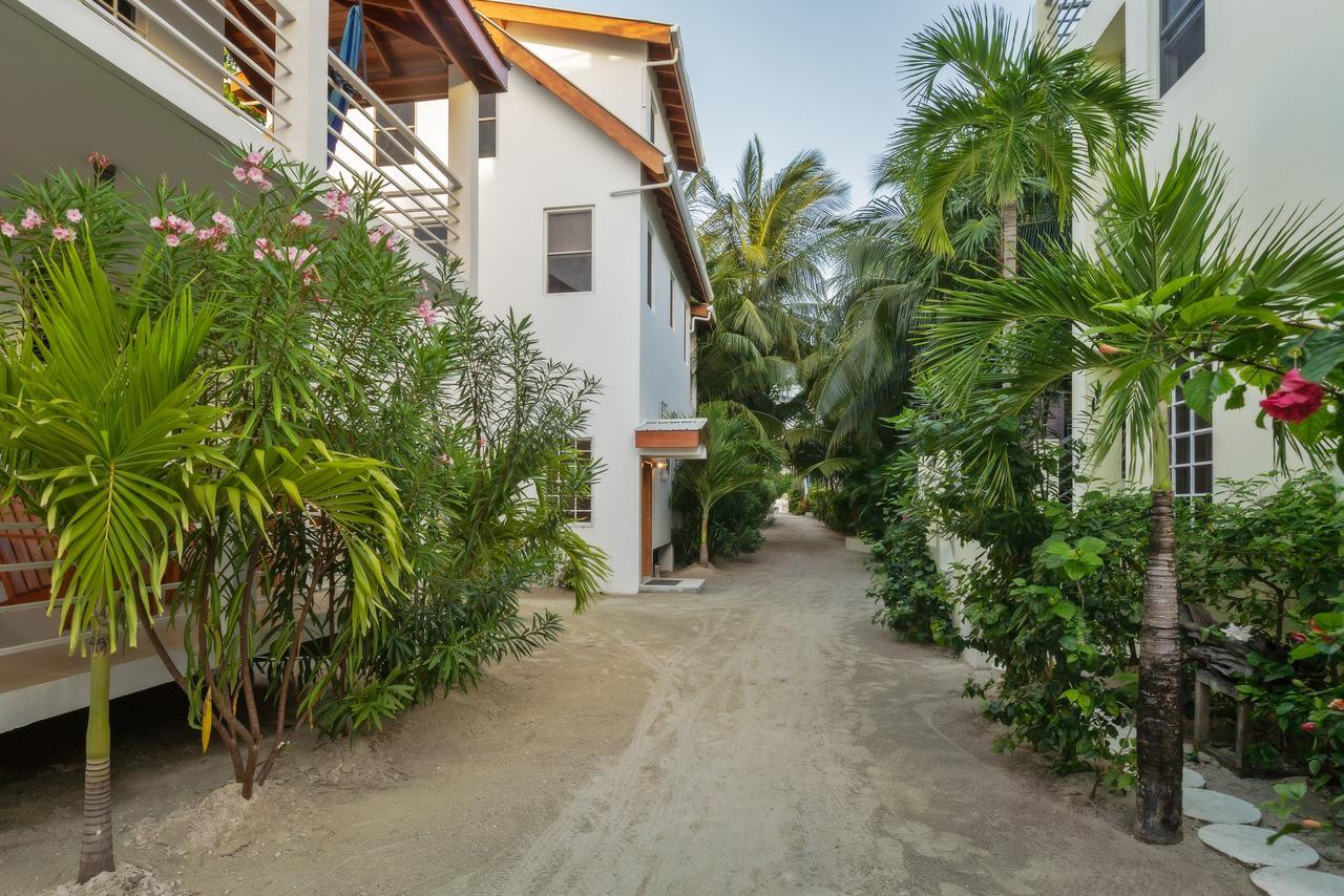 Weezie'S Ocean Front Hotel And Garden Cottages Caye Caulker Exterior foto