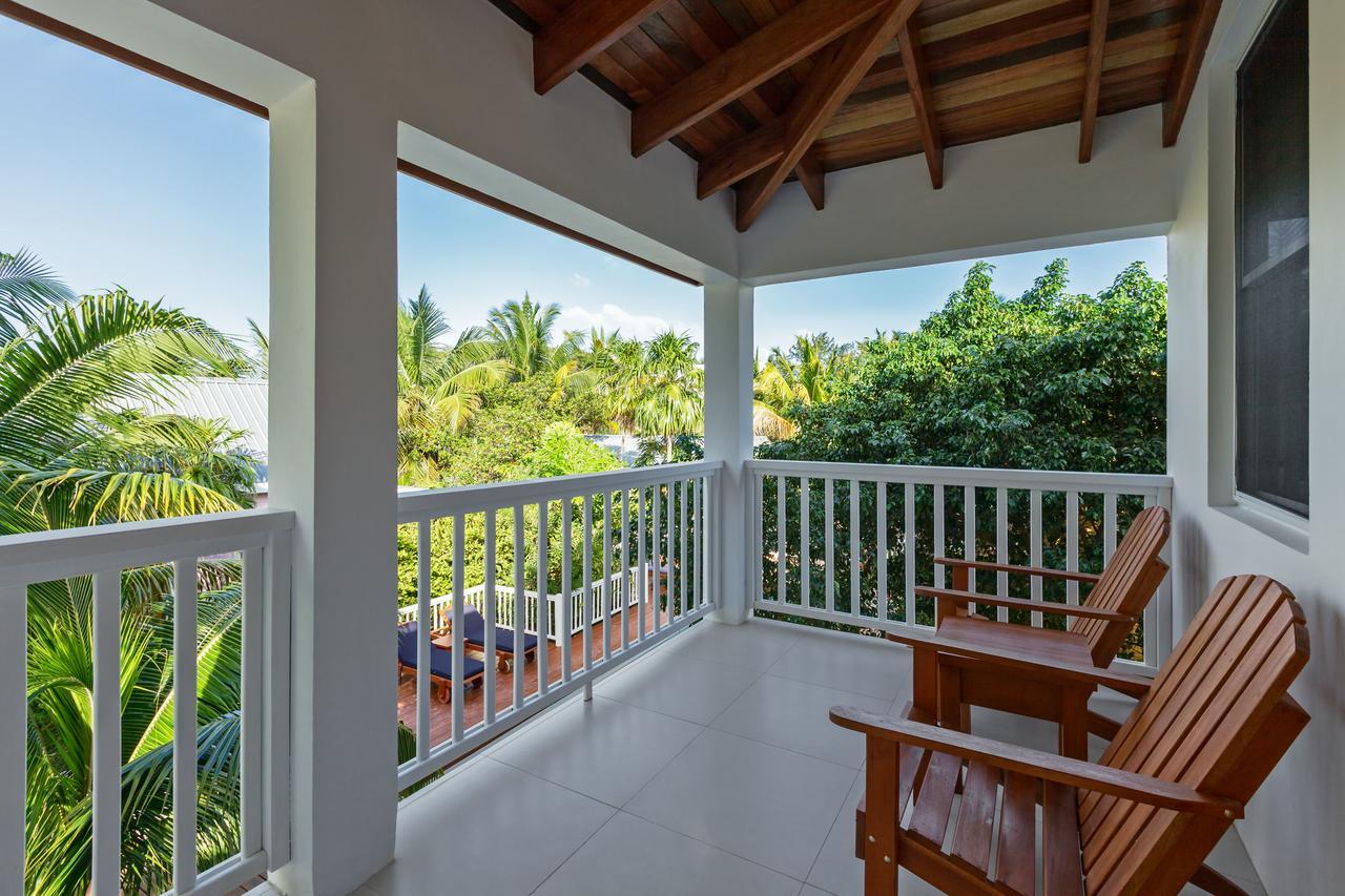 Weezie'S Ocean Front Hotel And Garden Cottages Caye Caulker Exterior foto