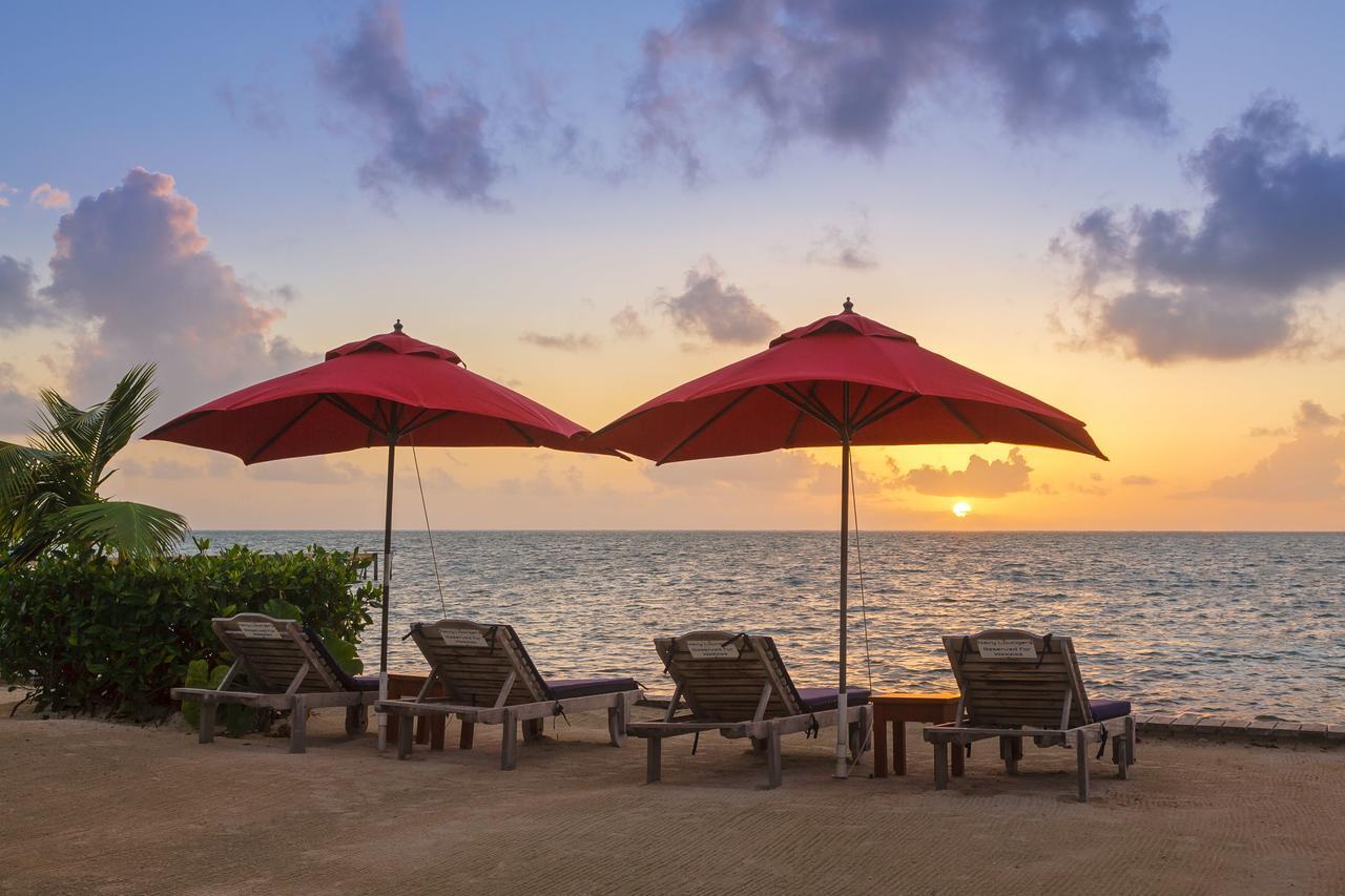 Weezie'S Ocean Front Hotel And Garden Cottages Caye Caulker Exterior foto