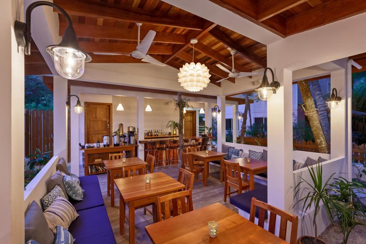Weezie'S Ocean Front Hotel And Garden Cottages Caye Caulker Exterior foto
