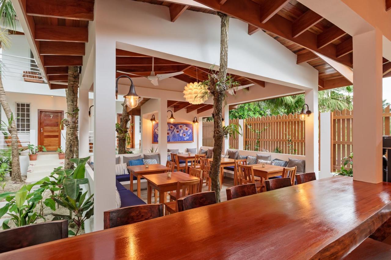 Weezie'S Ocean Front Hotel And Garden Cottages Caye Caulker Exterior foto