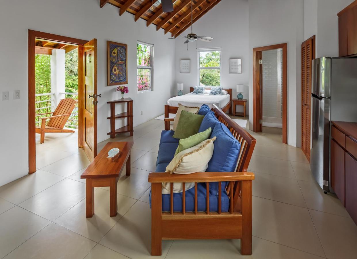 Weezie'S Ocean Front Hotel And Garden Cottages Caye Caulker Exterior foto