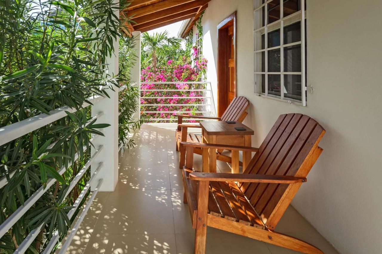 Weezie'S Ocean Front Hotel And Garden Cottages Caye Caulker Exterior foto